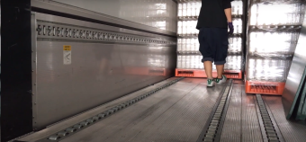 Sistema de carregamento de carris Rollertrack® com rolos